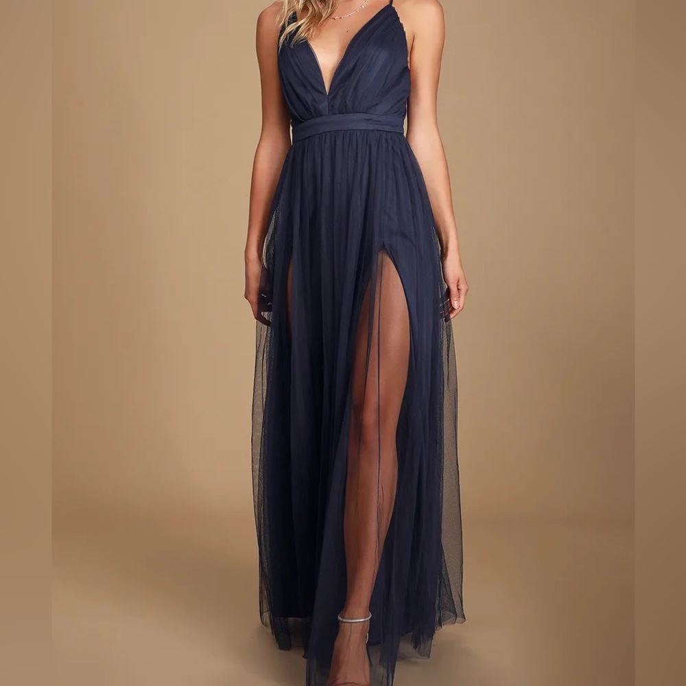 Lulus navy blue tulle gown size Large NEVER WORN